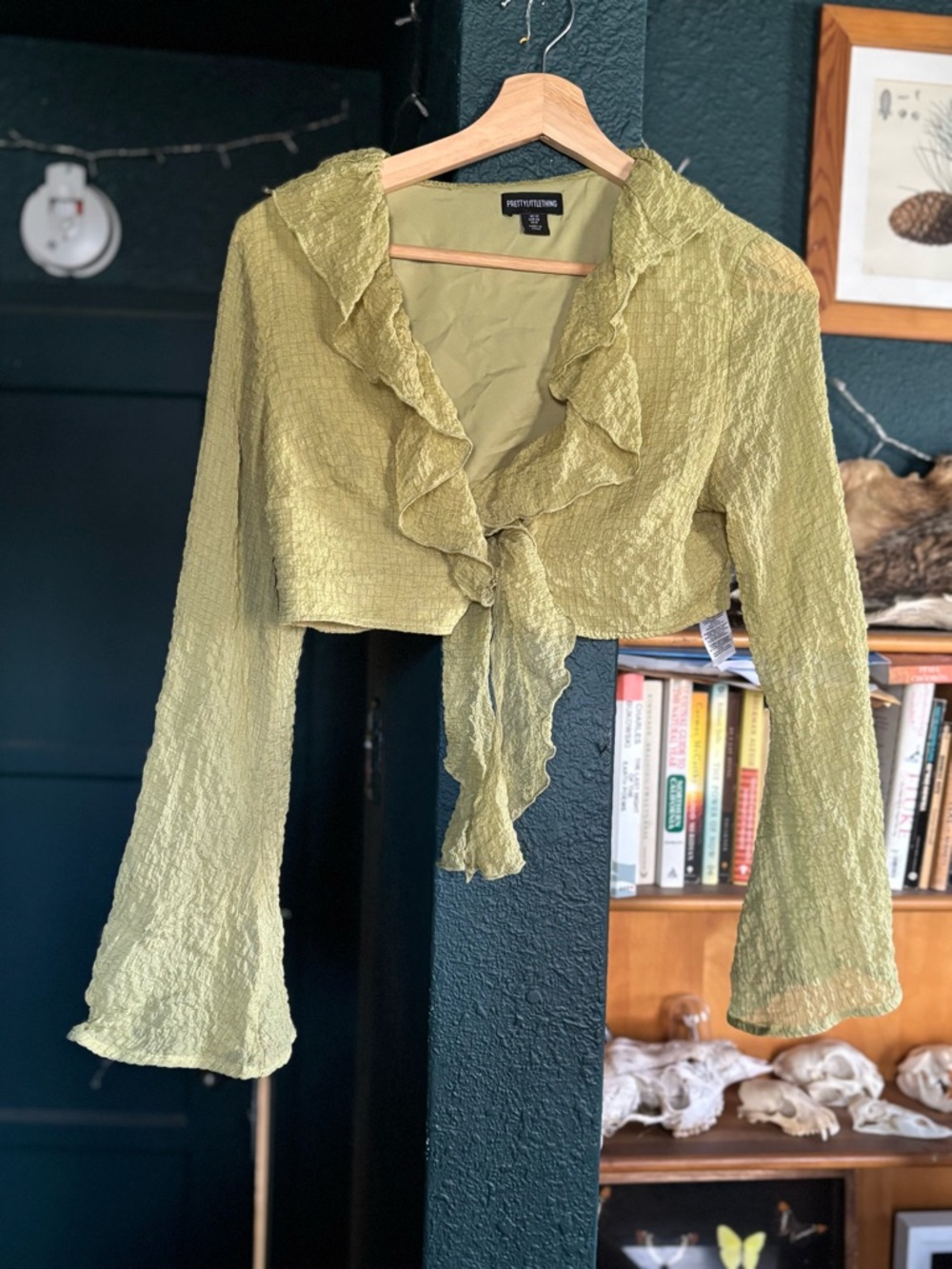 PrettyLittleThing Olive Green Ruffle Tie-Front Crop Top - Picture 2 of 5